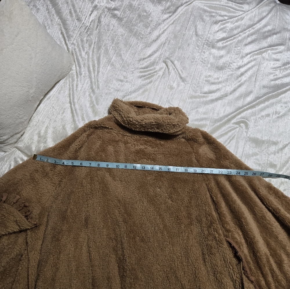 Cozy Tan Poncho with Tassels EUC Worn Once!!! Size L - Picture 5 of 13